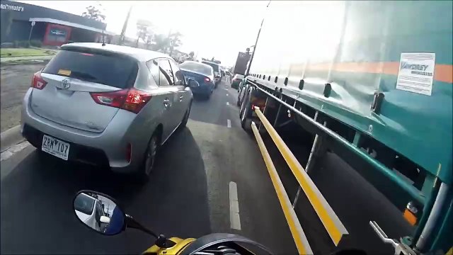 First Time Lane Splitting on New Motorcycle | Triumph Daytona 675 | So Lighter than my old Hyodung