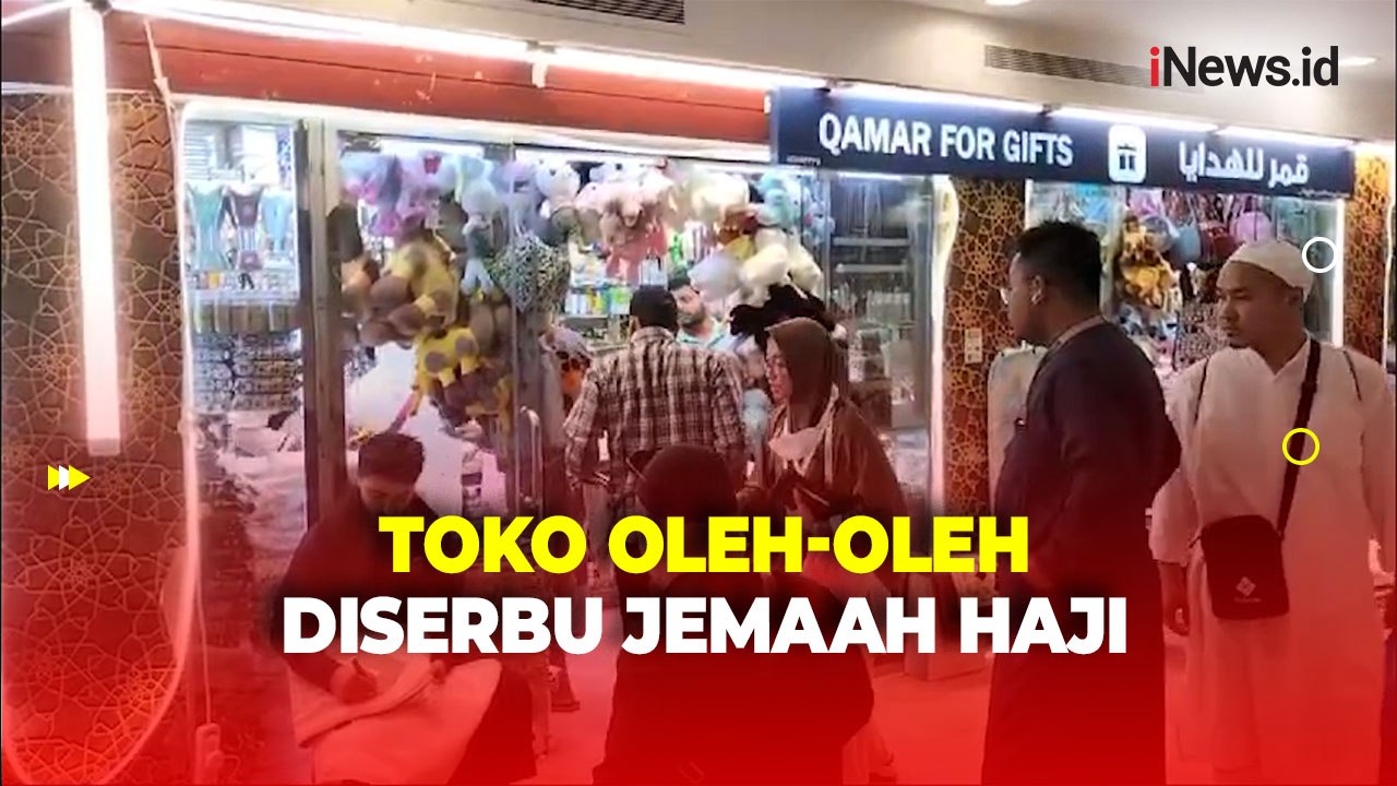Jemaah Haji Indonesia Padati Toko Oleh-Oleh di Madinah