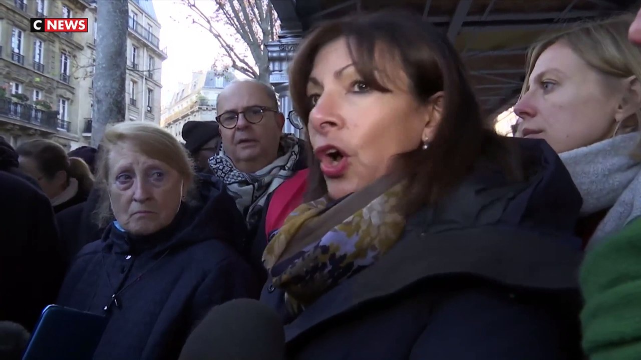 Incident - Un homme interpelle Anne Hidalgo, sur l'état de la ville de Paris, afin d'être éloigné de force par la sécurité de la Maire : "Vous êtes une honte ! Vous avez transformé en poubelle la plus ville du monde !"