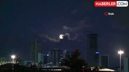 İstanbul semalarında muhteşem dolunay manzarası