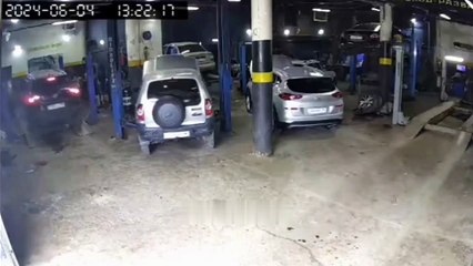 Gros FAIL dans un garage... douloureux