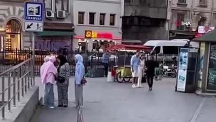 Turistlere 'fırça düşürme numarası' ile tuzak kuran boyacı kamerada