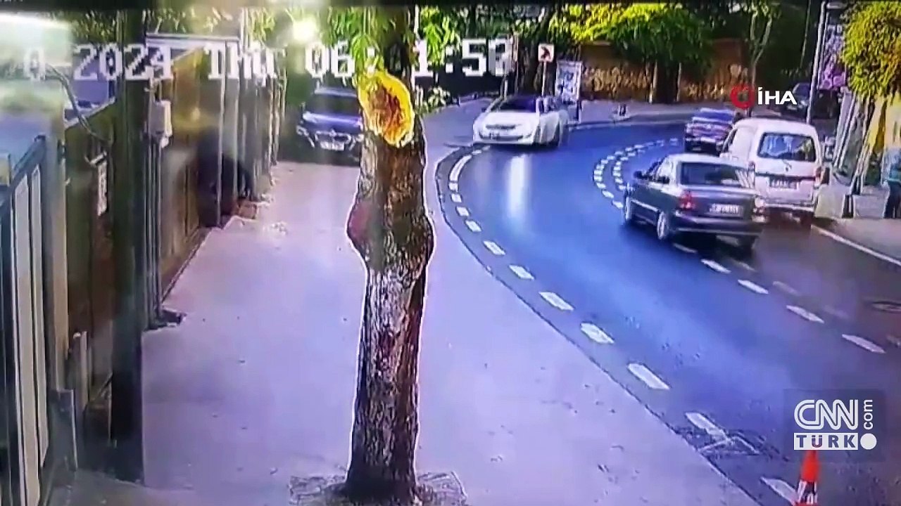 Virajı alamadı, önce lüks araca ardından ağaca çarptı