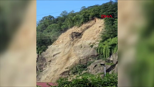 Rize’de heyelan anı kamerada