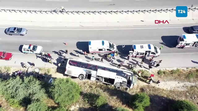 Kazadan önce, otobüsteki yolculara polis uygulamasında emniyet kemeri taktırılmış