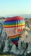 Kapadokya'da balon kazası; ters rüzgarla kayalıklara indi