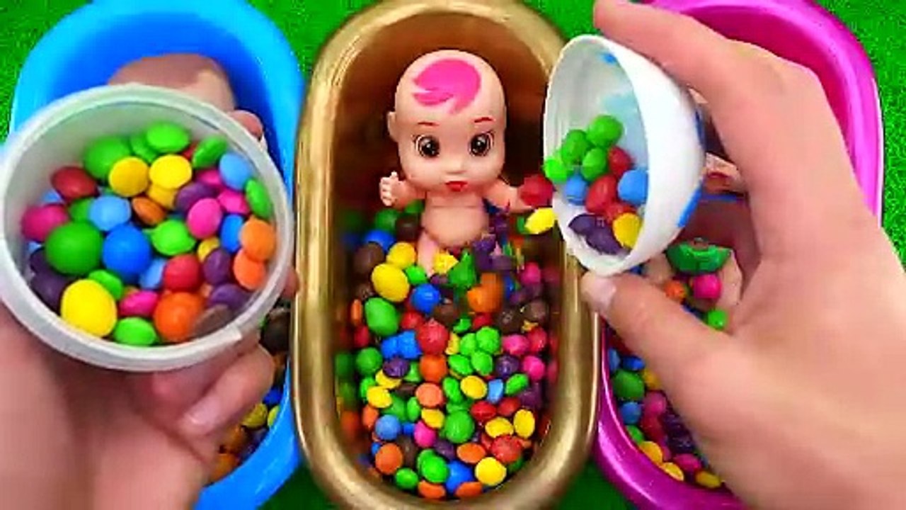 Skittles Candy Mixing in Bathtubs with Color Rainbow Slime Cutting