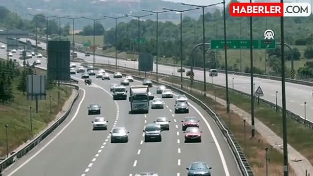 Tatilciler dönüş yolunda! İstanbul istikametinde kilometrelerce araç kuyruğu oluştu