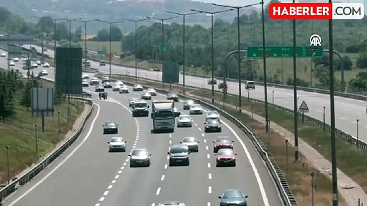 Tatilciler dönüş yolunda! İstanbul istikametinde kilometrelerce araç kuyruğu oluştu