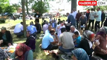 Hacet Bayramı'na binlerce kişi akın etti: Kazan kazan kavurma ve pilav dağıtıldı