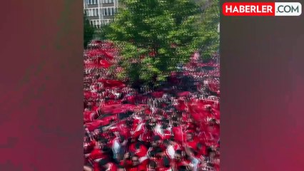 Tüyler diken diken! Türk taraftarlar, Dortmund'u kırmızı-beyaza boyadı
