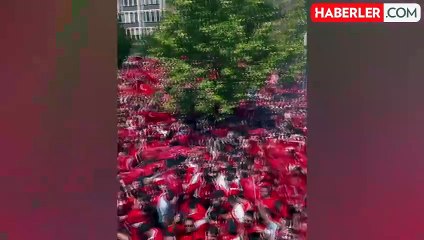 Tüyler diken diken! Türk taraftarlar, Dortmund'u kırmızı-beyaza boyadı