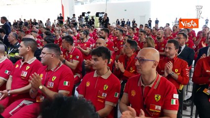 Mattarella a Maranello riceve in dono dai dipendenti lampada fatta con pezzi motore Ferrari