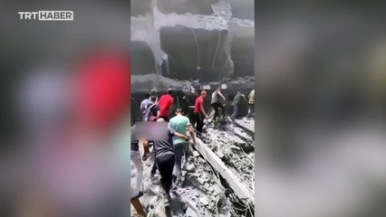 İsrail, Gazze'de mülteci kampı ve bir mahelleye saldırdı