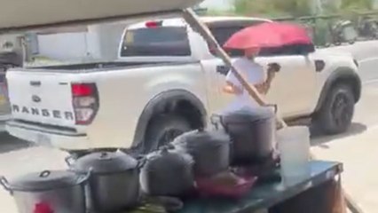 Overseas worker surprises family with an early homecoming after 4 years away