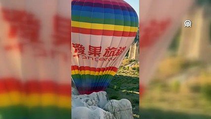 Kapadokya'da faciadan dönüldü: Balon, kayalıklara sıkıştı
