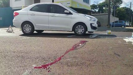 Motociclista tem fratura exposta após acidente na Avenida Tito Muffato