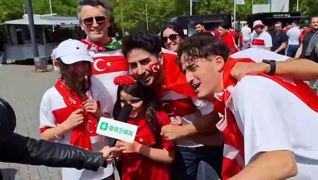 Dortmund sokakları yine kırmızı-beyaza büründü