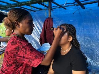 Lukisan Wajah Meriahkan Festival Danau Sentani