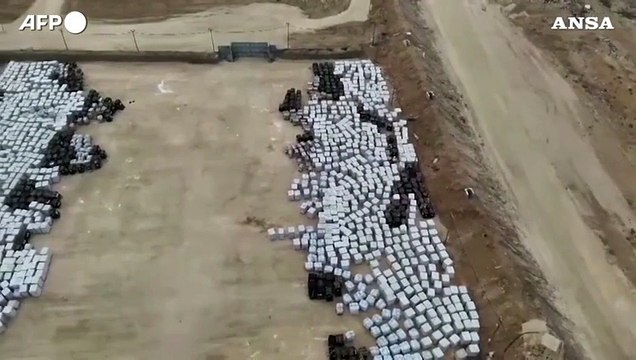 Gaza, gli aiuti umanitari al valico di Kerem Shalom