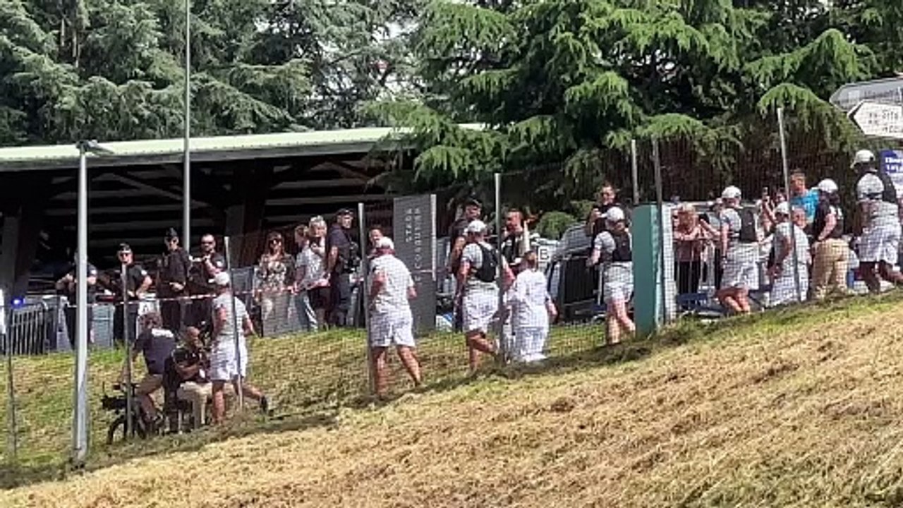 Flamme olympique : Lorette Charpy présente la flamme au Stade du Corbusier