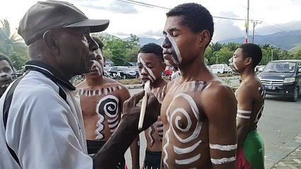 Tari Pomero Tampil di Festival Danau Sentani