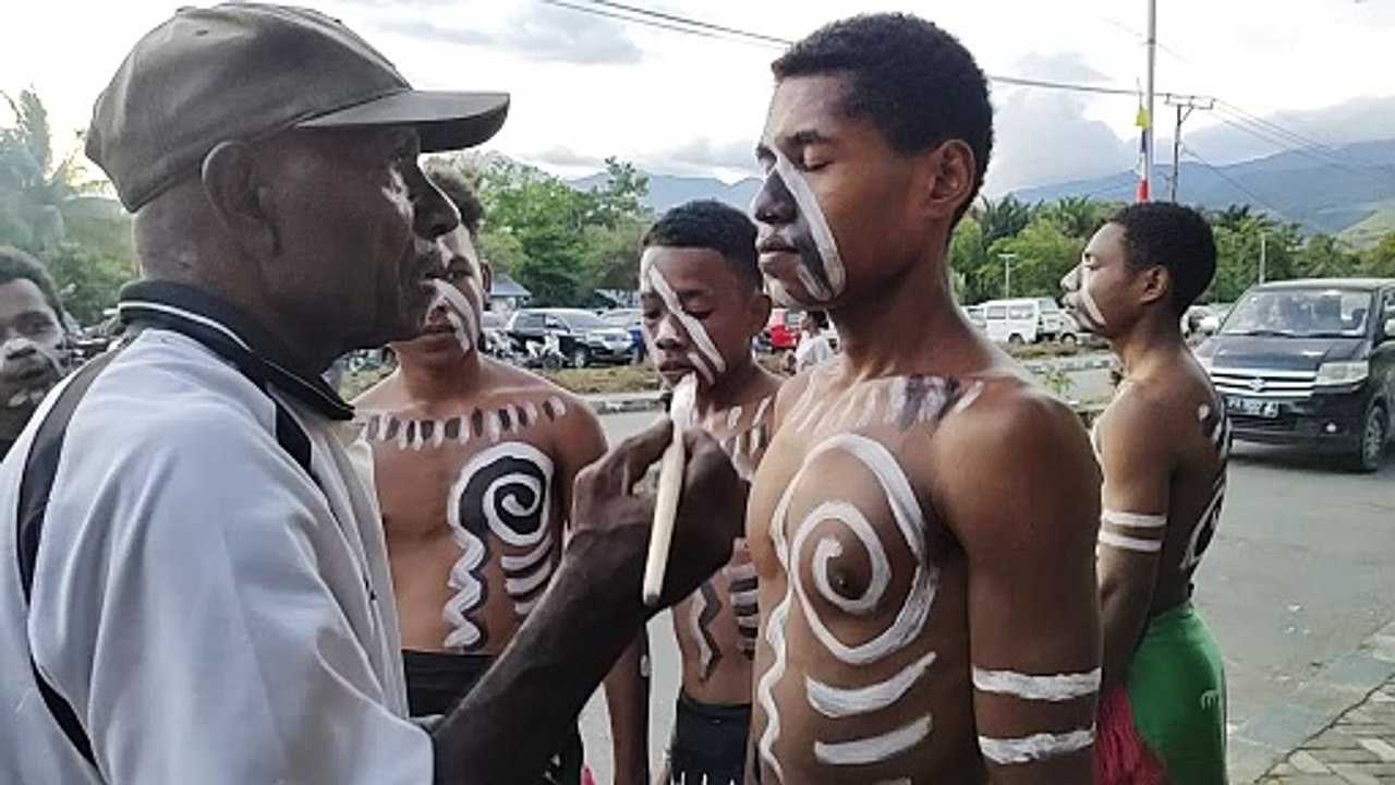 Tari Pomero Tampil di Festival Danau Sentani