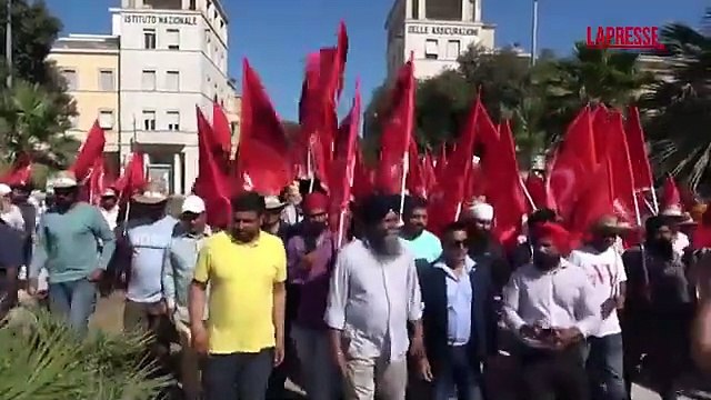 A Latina la manifestazione contro il caporalato: le immagini da piazza della Libertà