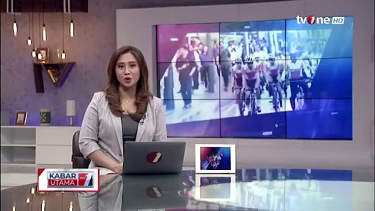 Hampiri Jokowi ke Halim, Prabowo Beri Ucapan Selamat Ulang Tahun Secara Langsung | tvOne Minute