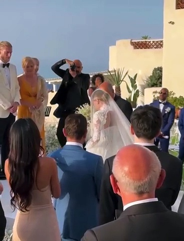 Video Diletta e Karius hanno detto sì a Vulcano, le immagini degli sposi all'altare
