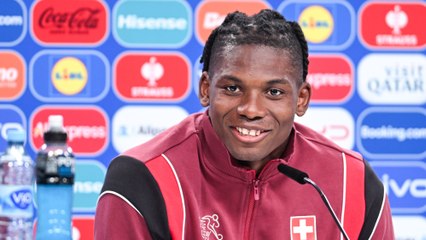 "Ich bin überrascht, dass Sie das schon wissen": Embolo sorgt für Lacher