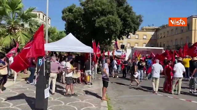 Morte bracciante indiano, la manifestazione in piazza a Latina con Schlein e Fratoianni