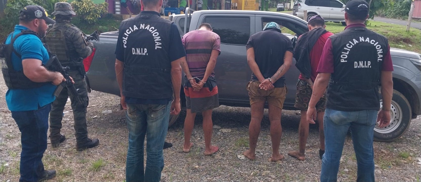 Realizan el traslado de varias personas vinculadas a un doble homicidio en Guánico