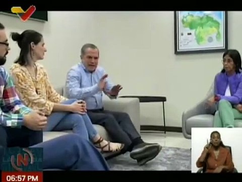 Vpta. Delcy Rodríguez sostiene encuentro con los participantes internacionales del Seminario de Desarrollo Económico