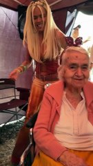 Inesita viaja en avión por primera vez y participó en video de Karol G