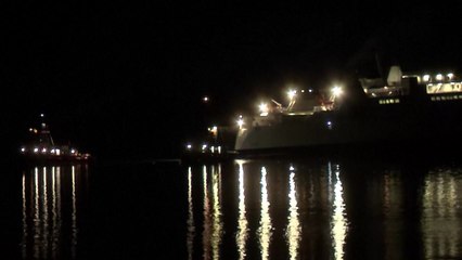 뉴질랜드 여객선 좌초로 47명 밤새 갇혀...하루 만에 무사히 인양 / YTN