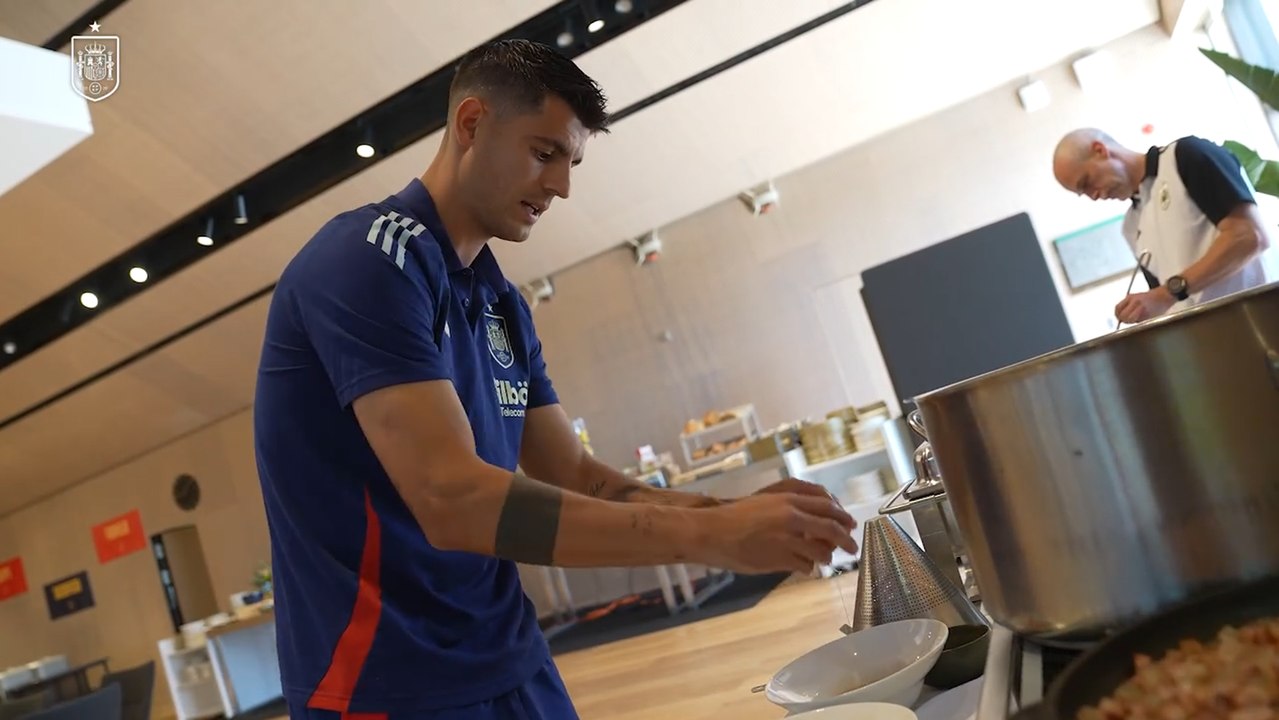 Beste Stimmung im spanischen Camp: Morata kocht Carbonara fürs Team