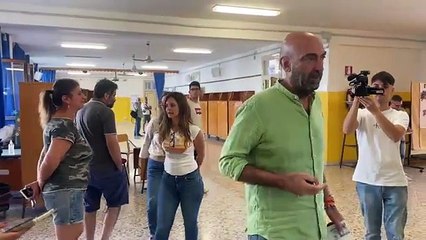 Ballottaggio a Bari, Vito Leccese vota a Carbonara alle 9.30