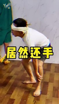 Screaming Chicken Blindfolded Beating Challenge! Men's simple happiness Screaming chickens blindfol