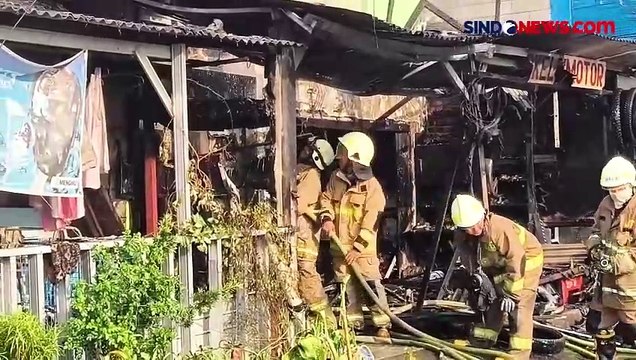 Korsleting Listrik, Bengkel di Ciracas Hangus Terbakar