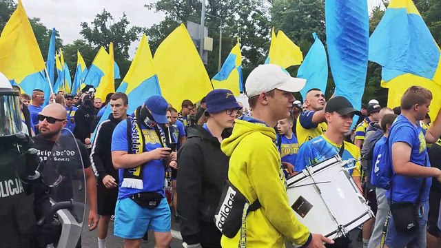 Przemarsz kibiców GKM Grudziądz na stadion przed meczem z Falubazem