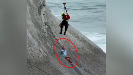 Espectacular rescate de una mujer atrapada en los Flysch de Zumaia