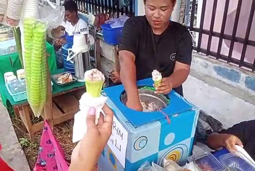 Es Krim Sagu di Festival Danau Sentani