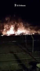 Durante la noche se produjo un voraz incendio en el acceso a Cafayate