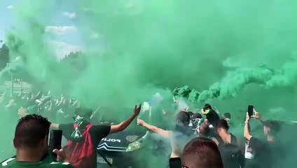 Una marea verde recibe a los jugadores del CD Toledo