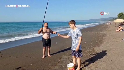 Karadeniz dalgalandı, sahiller balıkçılara kaldı