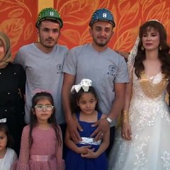 6 Şubat depreminde enkaz altında kalıp 54. Saatte kurtarılan Gizem Nur Özkan’a düğünü sırasında onu kurtaran madenciler tarafından sürpriz yapılıyor 