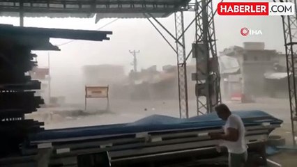 Şanlıurfa'da fırtınada ağaçlar devrildi, yollar göle döndü