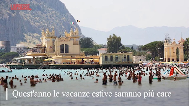 Video Rincari estivi, quanto costa una vacanza ad agosto?