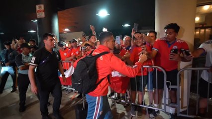 Alexis Sánchez llega a Nueva Jersey antes del duelo con Argentina y así reacciona la gente